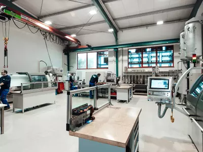 1 x Deckel Graviermaschine (Gravieren) | 1 x Trumpf TruMark 7000 (Lasern) | 1 x Hermle C400 (Gravieren)